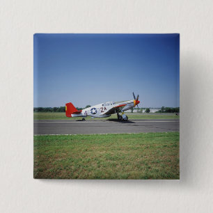 P-51 C Tuskegee rotes Schwanzflugzeug an der Button