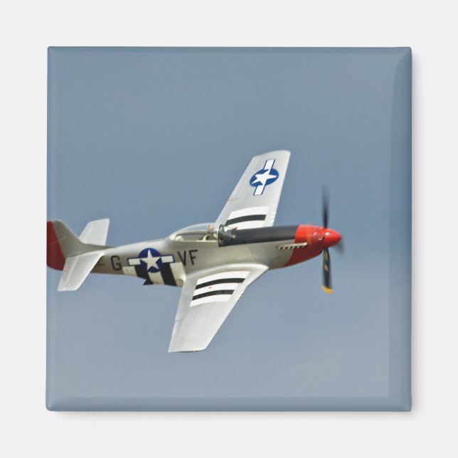 P-51D Mustang Fighter mit D-Day-Markierungen Magnet (Vorne)