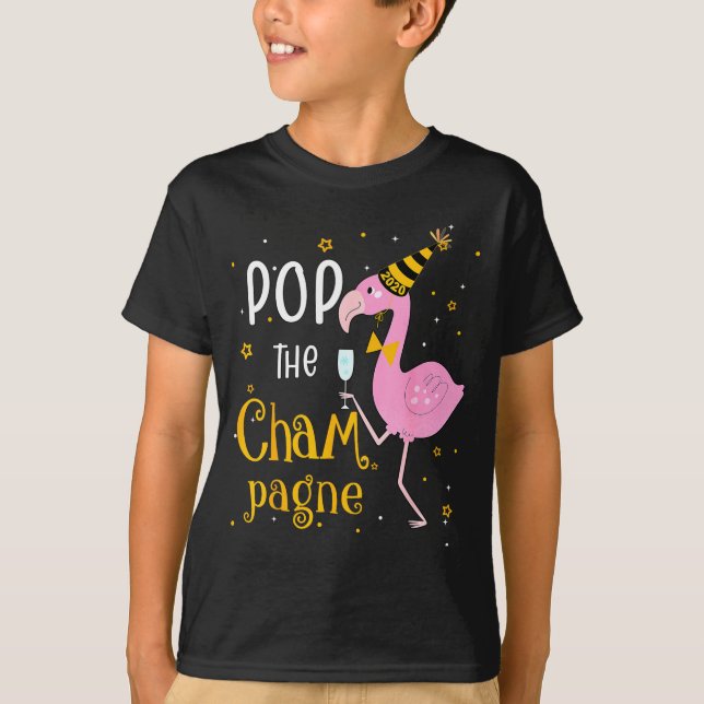 P The Champagne It's New Year! Funny Flamingo Drin T-Shirt (Vorderseite)