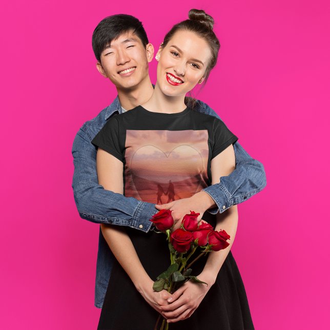 Paar am Strand Valentine T-Shirt (Couple on the Beach Valentine Women's T-Shirt)