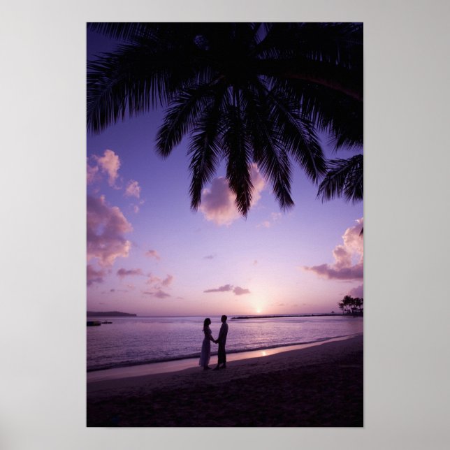 Paar am Strand, Windjammer Landing, St. Lucia Poster (Vorne)