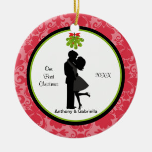 Paar-erstes Weihnachten küssend, verzieren Sie Keramik Ornament