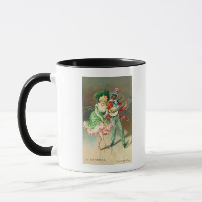 Paar in Kostüm beim Kuchen-Walk Tasse (Links)