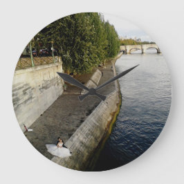 Paar in Paris Große Wanduhr