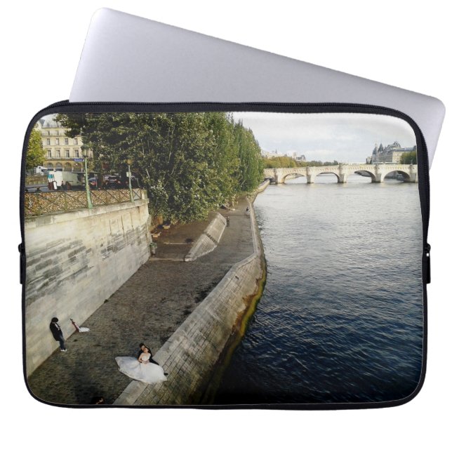 Paar in Paris Laptopschutzhülle (Vorderseite)
