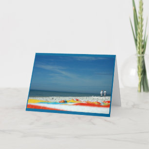 Paare auf dem Sandy-Strand Einladung