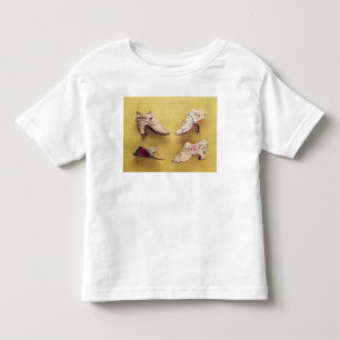 Paare der gestickten Schuhe, c.1714 Kleinkind T-shirt