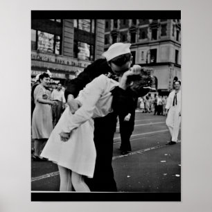Paare küssen in New York, während Japan WWII Poster