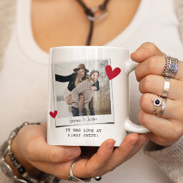 Paare Liebe bei First Swipe" online verabredet Kaffeetasse