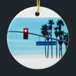 Pacific Coast Highway Sign California Beach Sky Keramik Ornament<br><div class="desc">Szene USA Kalifornien zeigt der berüchtigten Pazifikküste-Landstraße 1 Zeichen bei Huntington Beach durch eine rote Endampel gegen einen Abendshimmel mit den Palmen, die im Wind gegen einen Imitat-Leinwand-Beschaffenheitseffekt durchbrennen.</div>