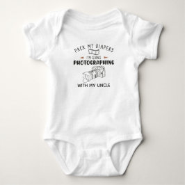Pack meine Windeln, die ich mit Onkel fotografiere Baby Strampler