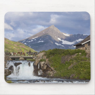 Packer führen Pferde über Brücke über Brücke Mousepad