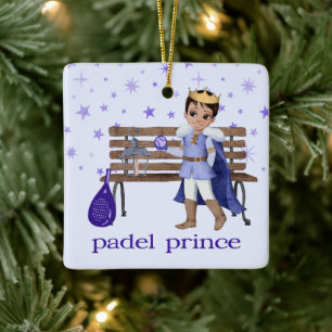 PADEL-ORNAMENT – CHARMANTER PADEL-PRINZ IN BLAU KERAMIKORNAMENT