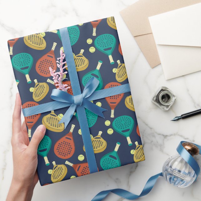 Padel Tennis Rackets und Balls Gemustert Geschenkpapier (Schenken)
