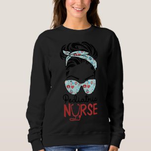 Pädiatrische Nurse Messy Bun Liebe Herz Stethoskop Sweatshirt