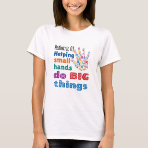 Pädiatrische OT hilft kleinen Händen große Ding T-Shirt