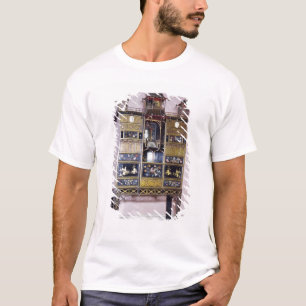 Pagodenkabinett in der Art von Thomas Chippendale T-Shirt