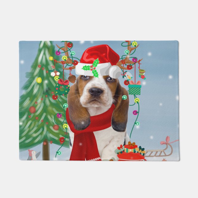 Paillasson Basset Hound Dog en neige avec cadeaux de Noël (Devant)