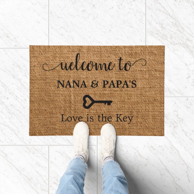Paillasson Bienvenue chez Nana & Papa : L'amour est la clé (Intérieur)