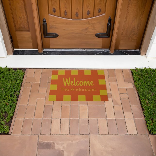 Paillasson Bienvenue et nom Rust et Gold Checkerboard Bordure (De plein air)