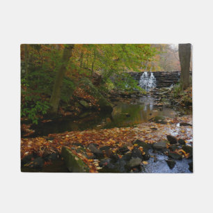 Paillasson Cascade automnale et Creek Pennsylvania Nature