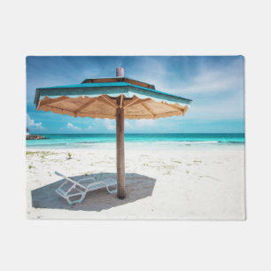 Paillasson Chaise de plage et plage argentée de sables du