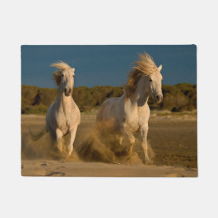Paillasson Chevaux blancs fonctionnant sur la plage  