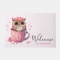 Chouette rose mignonne dans une coupe Bienvenue