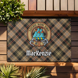 Paillasson Clan MacKenzie Crest sur Tartan de chasse Brown