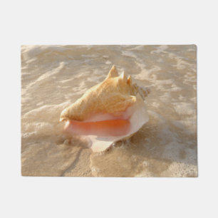 Paillasson Conque Shell en sable sur la plage tropicale