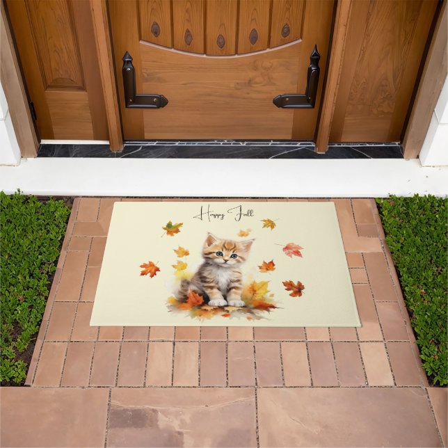Paillasson Cute Orange Tabby Kitten dans les feuilles d'autom (De plein air)