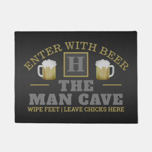 Paillasson Drôle MAN CAVE avec Monogramme et bière sur GRAY