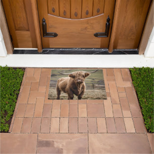 Paillasson **"Furry Majesty : The Woolly Brown Highland Cow"*