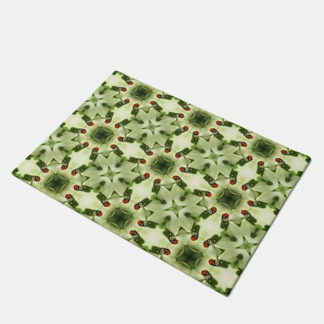 Paillasson Ladybug Abstrait Sur Dogwood Nature Kaleidoscope (Incliné)