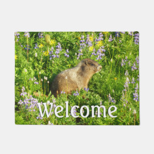 Paillasson Marmot dans le Mont Rainier Fleurs sauvages