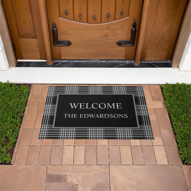 Paillasson Noir blanc Buffalo plaid Bienvenue nom de famille (De plein air)