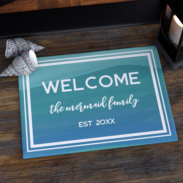 Paillasson Nom de famille Aquarelle Turquoise Waves Welcome D (Welcome your guests in style with this teal watercolor waves doormat. Just add your family name/year)