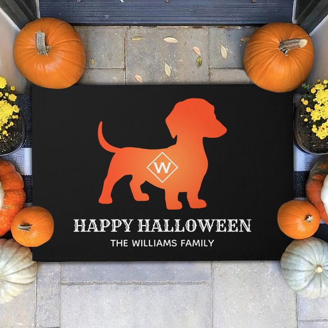 Paillasson Orange Dachshund Happy Halloween Nom de famille (Créateur téléchargé)