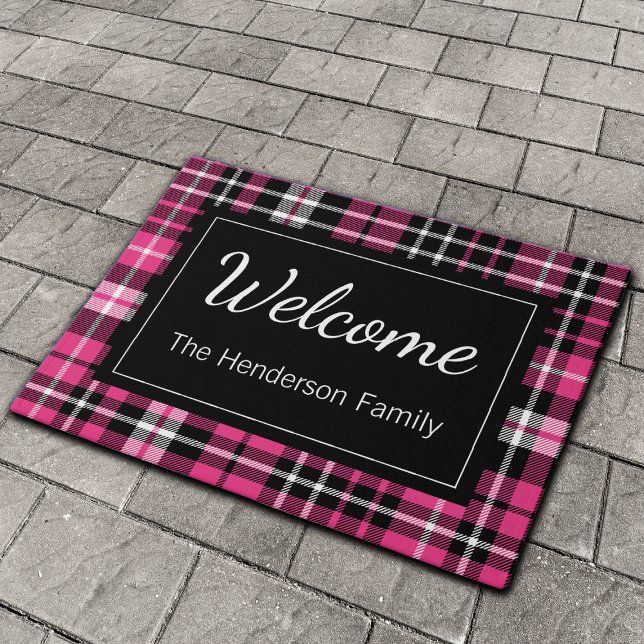 Paillasson Pink Plaid Welcome Monogramme Nom de famille (Créateur téléchargé)