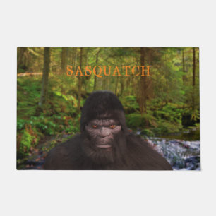 PAILLASSON SASQUATCH DE GRANDE PIÈCE DANS LES BOIS