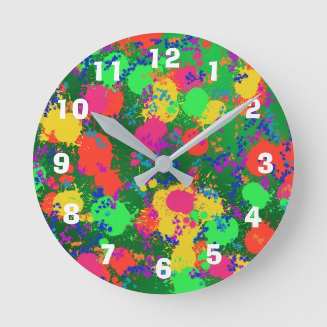 Paint Spritzer on Shades of Green Clock Runde Wanduhr (Vorderseite)