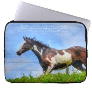 Paint Stallion und Cloud Fenceline & Gedicht Laptopschutzhülle