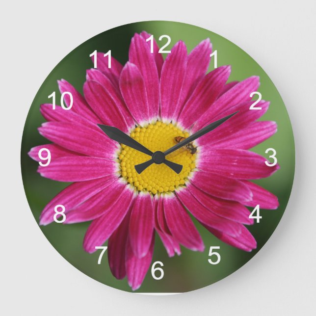 Painted Daisy and Bee Große Wanduhr (Vorderseite)