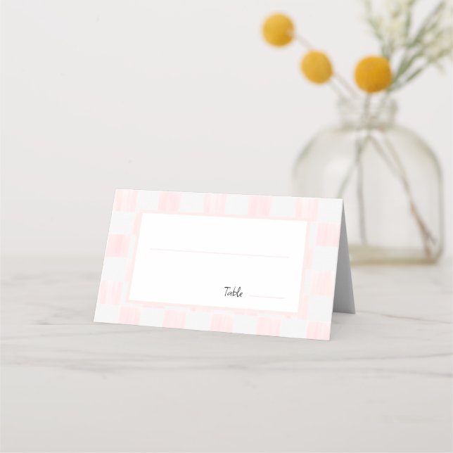 Painted Pink Checkerboard Pattern Wedding Platzkarte (Vorderseite)
