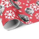 Painted Snowflakes Foto Geschenk Wrap rot weiß Geschenkpapier<br><div class="desc">**Fügen Sie Ihre Fotos hinzu, indem Sie auf "Anpassen" klicken, dann auf "Bearbeiten" klicken und zu "Bild kreuzen" blättern, um Ihre Fotos ohne Überschneidungen anzupassen** Schaffen Sie Ihre Geschenke mit dieser personalisierten Geschenkpackung, die drei Ihrer Fotos umfasst, inmitten eines weißen Schneeflochs auf einem klassischen Weihnachtsroten Hintergrund und lassen Sie Ihre...</div>