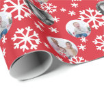 Painted Snowflakes Foto Geschenk Wrap rot weiß Geschenkpapier<br><div class="desc">**Fügen Sie Ihre Fotos hinzu, indem Sie auf "Anpassen" klicken, dann auf "Bearbeiten" klicken und zu "Bild kreuzen" blättern, um Ihre Fotos ohne Überschneidungen anzupassen** Schaffen Sie Ihre Geschenke mit dieser personalisierten Geschenkpackung, die drei Ihrer Fotos umfasst, inmitten eines weißen Schneeflochs auf einem klassischen Weihnachtsroten Hintergrund und lassen Sie Ihre...</div>