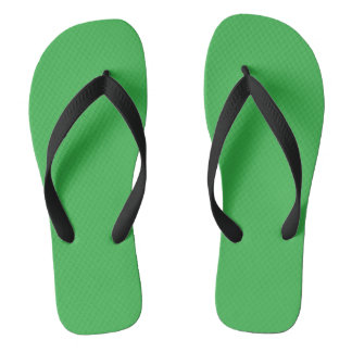 paire de tongs texturées vertes avec sangles noire