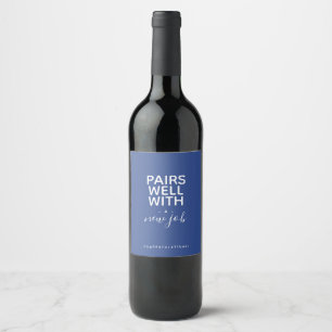 Pairs with new job - Minimalistische Typografie Weinetikett