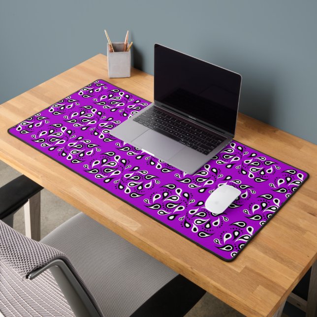 Paisley-Muster auf lila Schreibtischunterlage (Büro 2)