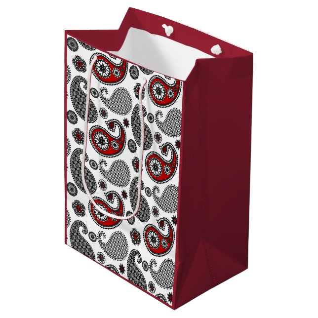 Paisley-Muster, Schwarz, Weiß und Rot Mittlere Geschenktüte (Vorderseite Schrägansicht)